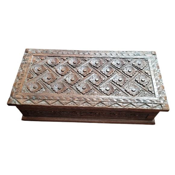 Hand Carved Wood Trinket Stash Box Jewelry Keepsake Storage Container - Picture 1 of 10